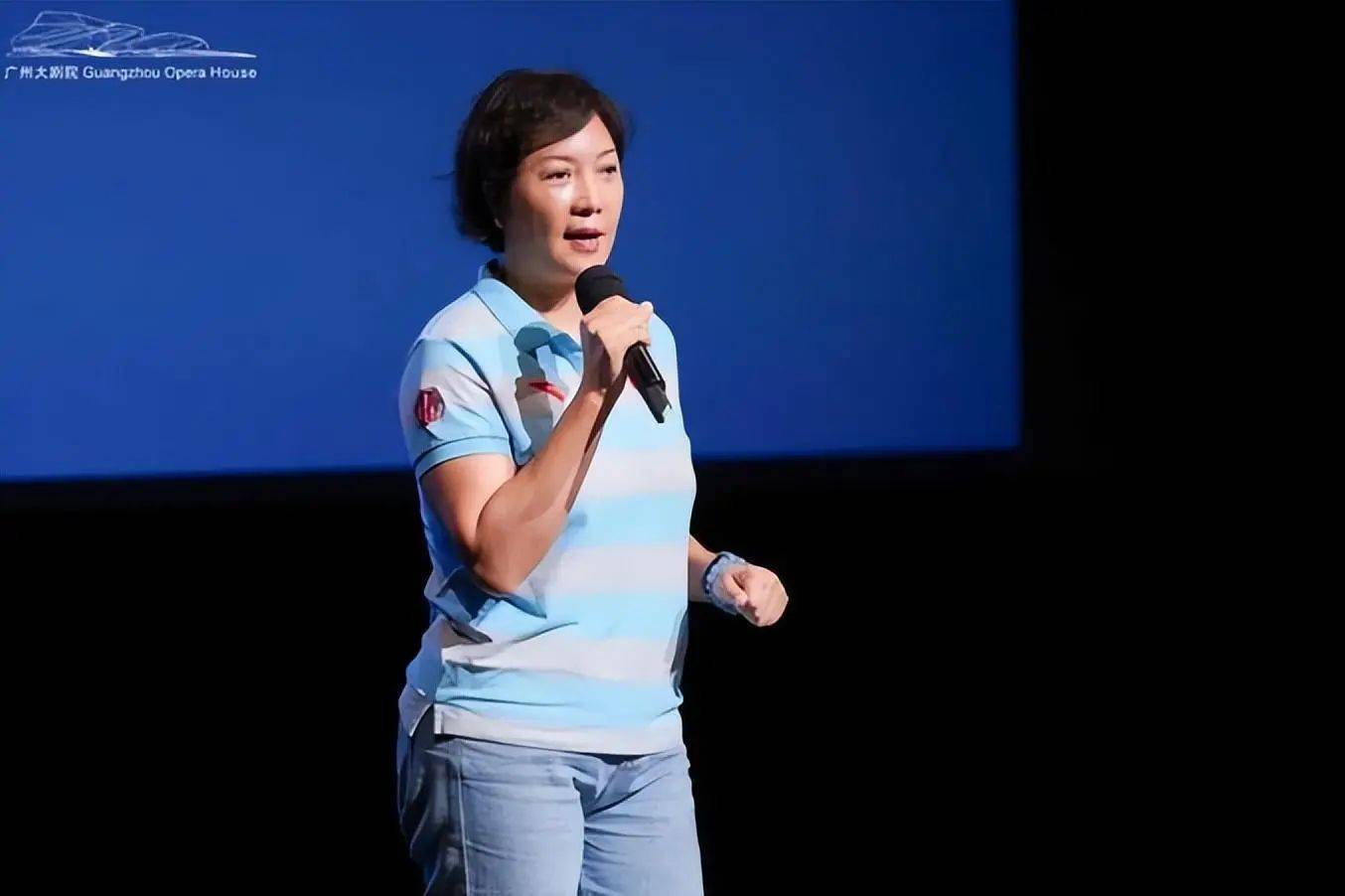 "篮坛美男子"李亚光:事业辉煌,娶羽毛球国手为妻,晚节不保_篮球_梁玉