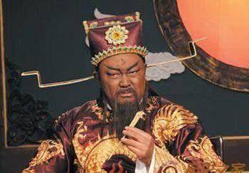 包拯头上的月牙,真的是被马踢的吗,真相是有人暗害他成这样的