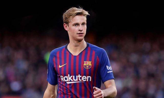 德容是国家队幸福的队长,也是巴萨苦恼的梅西