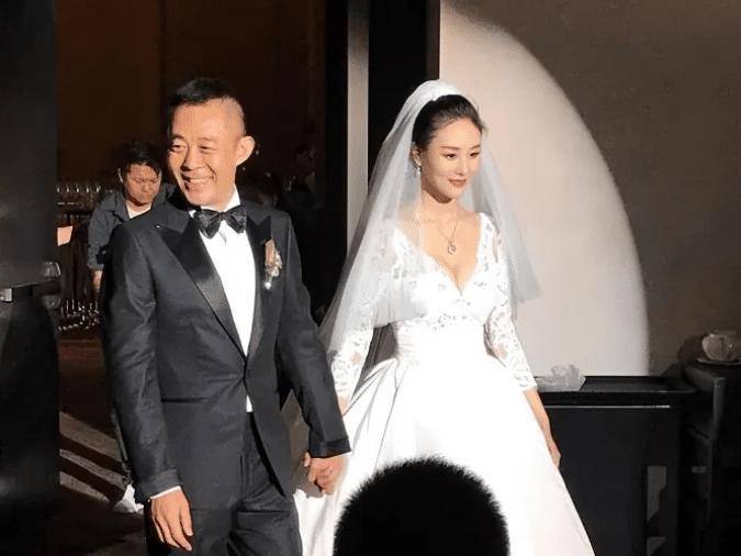 老戏骨侯勇:一婚娶70后,二婚妻子80后,三婚妻子90后_沈蓉_婚姻_事业