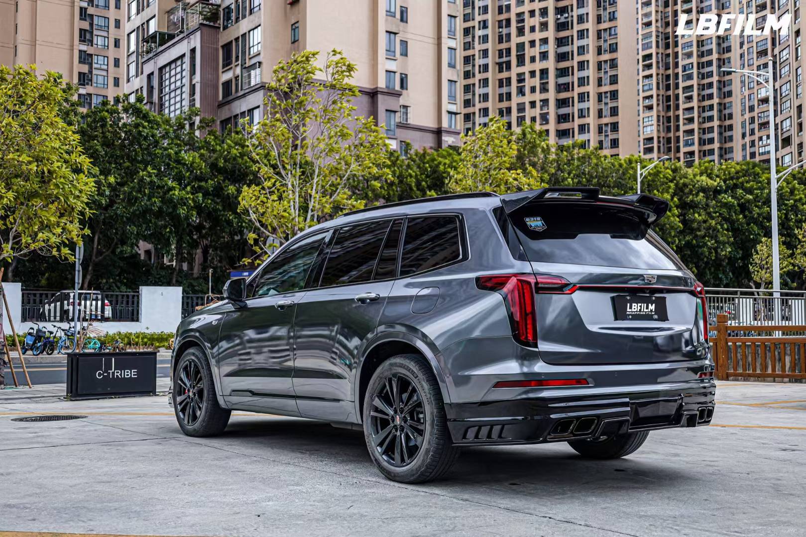 凯迪拉克-xt6-lb改色膜超亮金属钨钢,这款沉稳的深灰色_搜狐汽车_搜狐