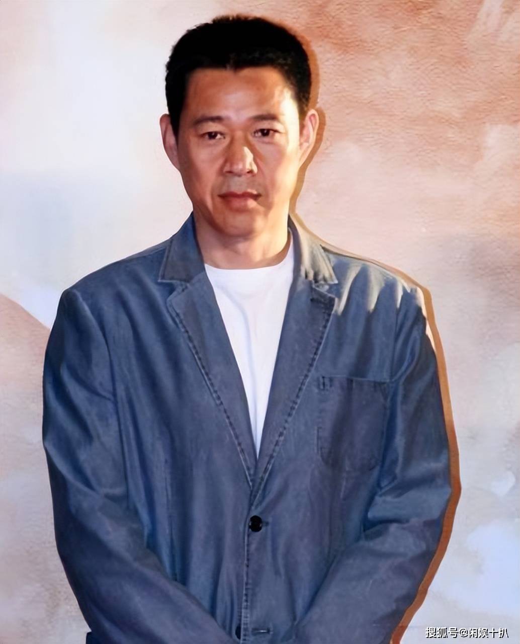 张丰毅不再沉默亲自打破谣言:我没有继女,怎么给继女买豪车?