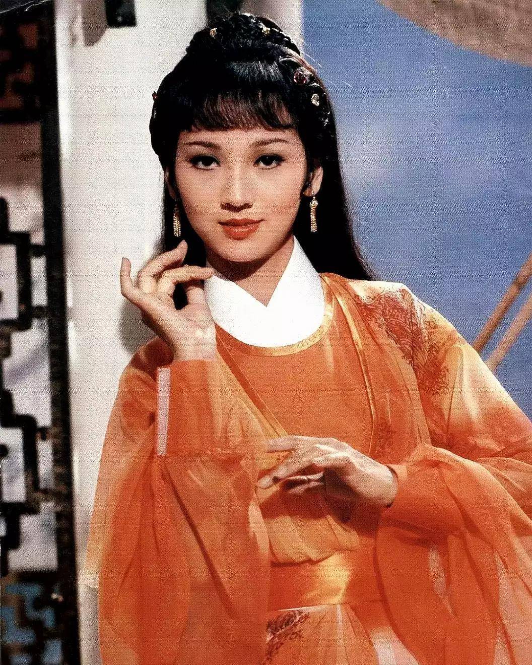 赵雅芝(饰演)苏蓉蓉秋官和赵雅芝共饰演过7次荧屏情侣!