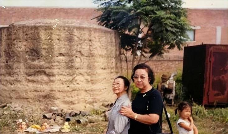 可是她不想麻烦任何人,曾经有一位亲戚想要接她回家生活,都被王敏彤