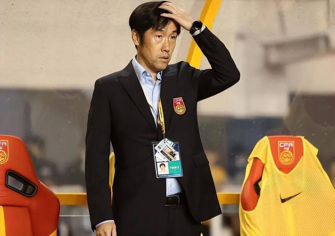 两大黑马争抢接班,高洪波无缘,范志毅一语中的_主教练_扬科维奇_足球