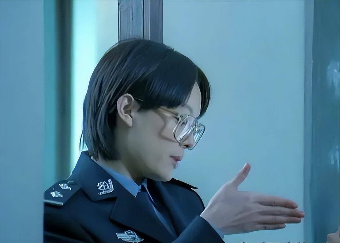 警花照",把颜丙燕和杨幂等人放在一起看,差别就出来了_造型_警服_角色