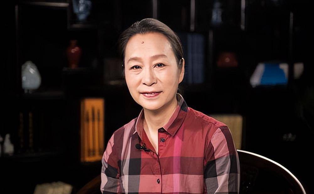 奚美娟:39岁与周野芒离婚,为儿子不再婚,67岁再拿金鸡奖女主角_表演