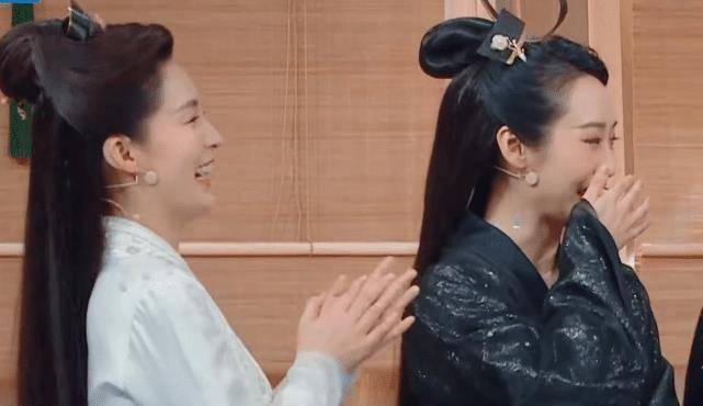 范建大人对着贾玲叫"鸡腿姑娘",有谁注意李沁的反应?