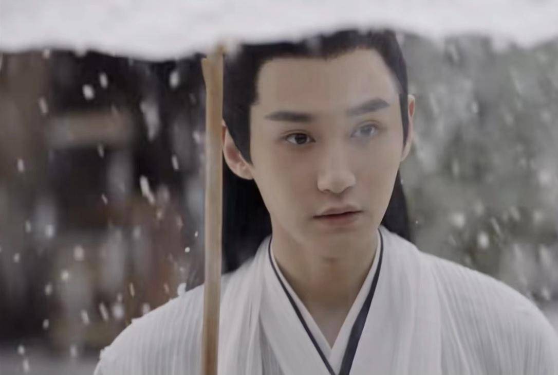 和郭敬明合作多部戏,《仙剑4》一人分饰2角,颜值演技路人缘俱佳_玄霄