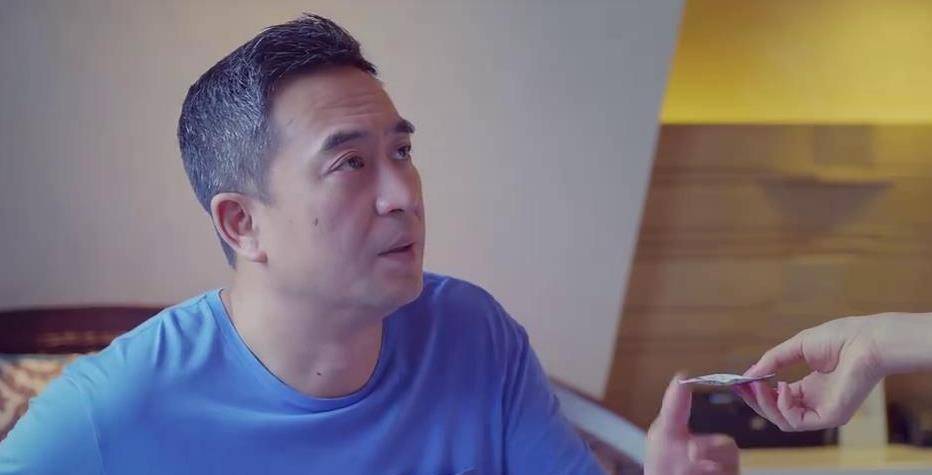 张嘉译居然被说是凤凰男,难道没看过大叔那六亲不认的步伐吗_什么