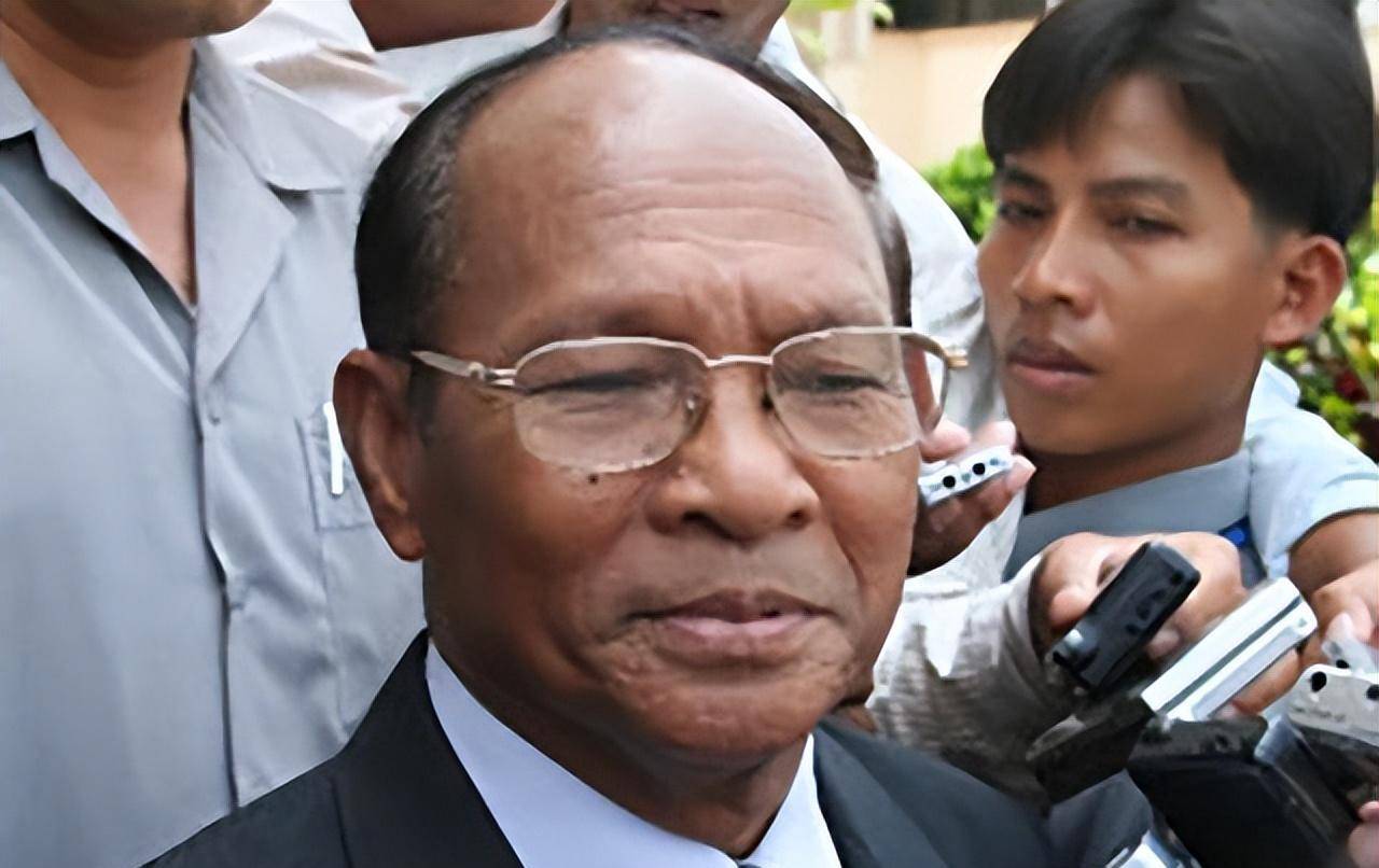 柬埔寨的韩桑林退位让贤,能上能下,得到幸福人生_洪某人_拉那烈_百姓