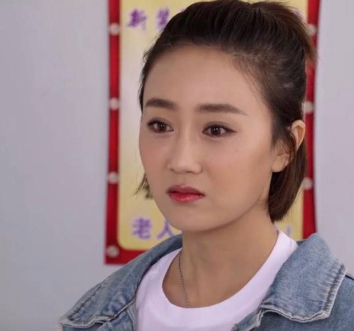 第三个是谢小梅,她与刘一水的感情戏是最大的看点