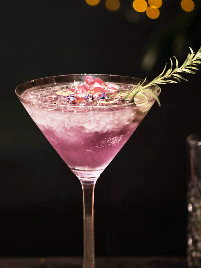 仿佛是生活中的各种美好元素的融合,白朗姆的甜美与紫罗兰的混合,寓意