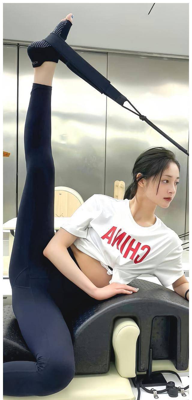 周洁琼瑜伽:养成新一代女神,身材亮眼!