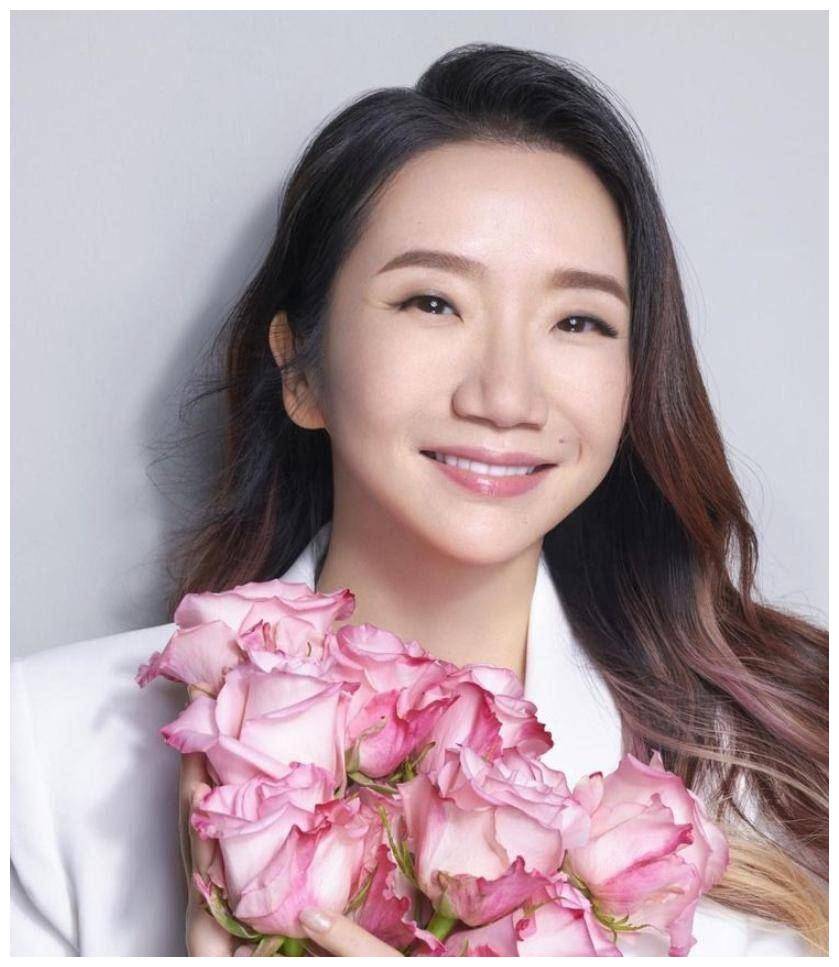 55岁陶晶莹当众痛哭流涕!控诉合伙人各种恶行,希望问题得到解决_公司_