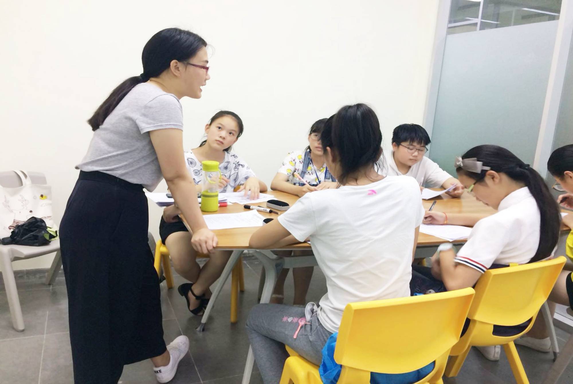 学校准时放寒假后,江苏家长狂"卷"校外补课,16天近10万补课费_教育部