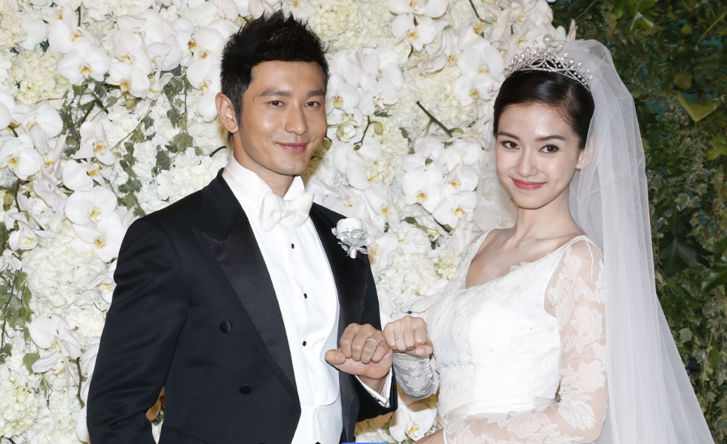 angelababy社交账号全解封,张嘉倪无限期封禁,知情人透露原因_杨颖