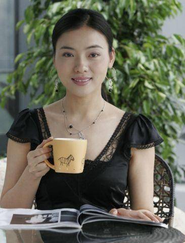 军中绿花陈思思近照,特别漂亮的湘妹子,她45岁了,为何仍然未婚_李双江