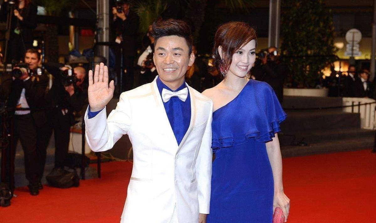 于是在2016年王宝强突然宣布跟妻子马蓉分手,原因是妻子居然跟自己的