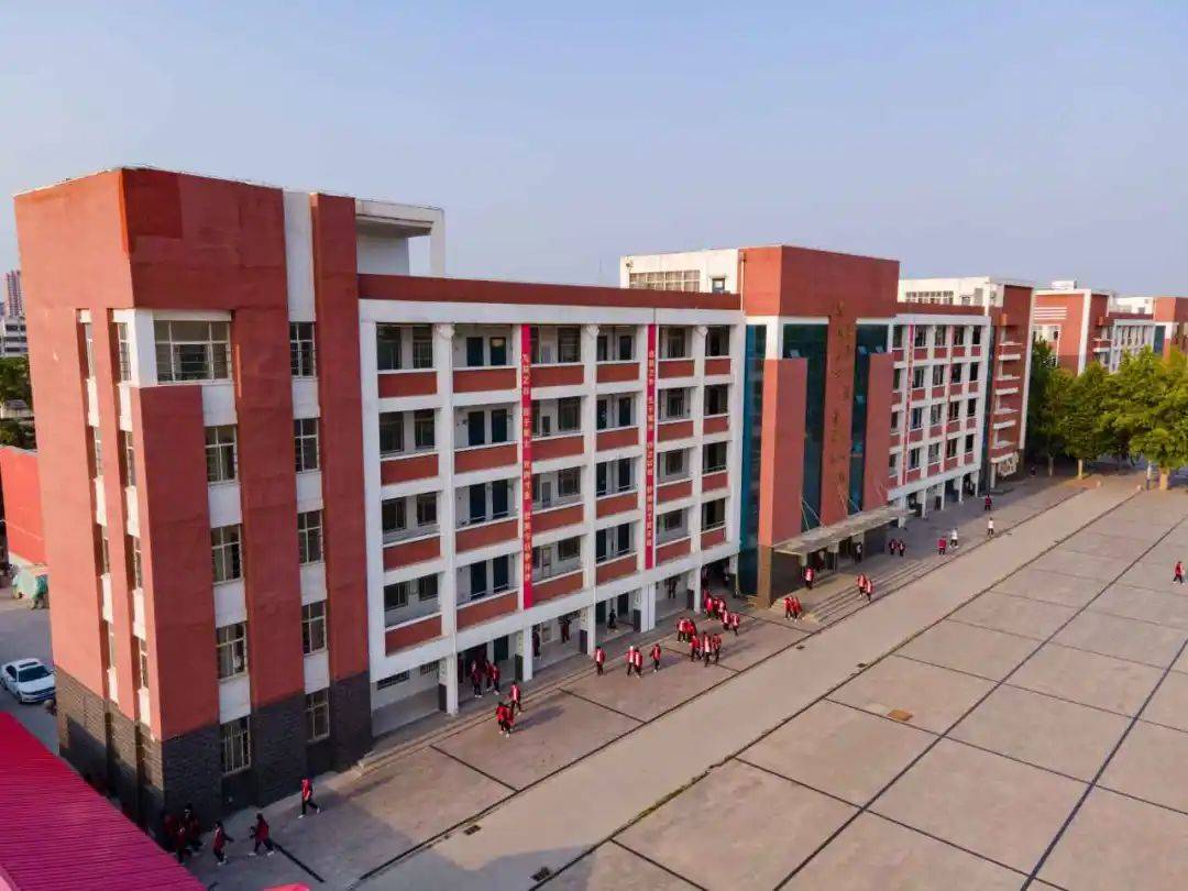 工程申报完成,贾国强荣获中原名师称号,毕业年级两名学生招飞复检过关