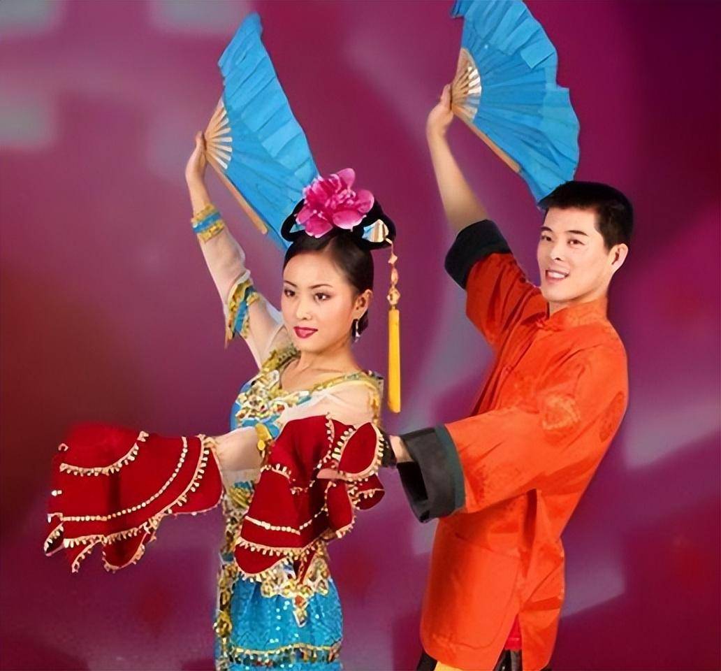 张可:赵本山最美女徒弟,带老公拜师赵本山,师父力捧