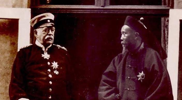 李鸿章向"铁血宰相"俾斯麦吹嘘战绩,俾斯麦一句话让李鸿章汗颜_德意志