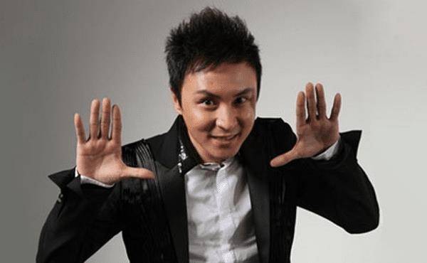 朱桢工作没几年就获得男主持金奖,出演过影视剧本,才能非常全面_观众