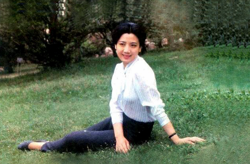 李秀明:隐退后经商卖薯片,和二婚丈夫移居加拿大,如今怎样了?