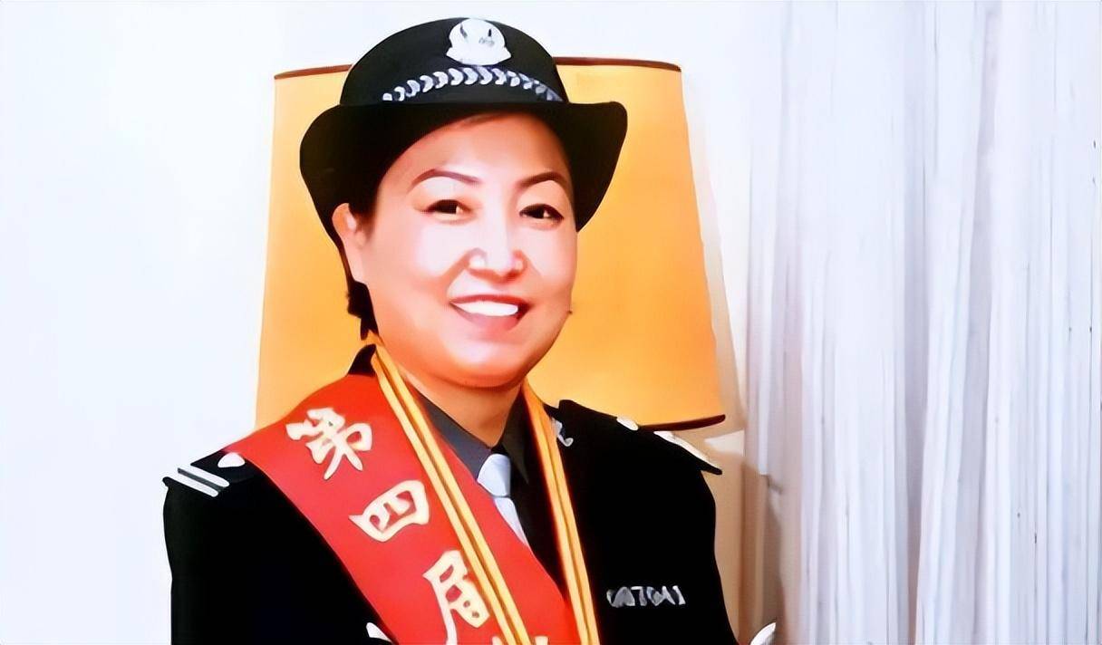 任长霞丈夫,45岁去世后与妻子合葬,他们唯一的儿子生活得怎么样_公安