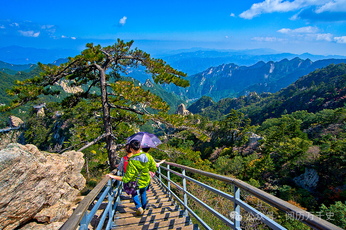 二郎山景区:拥有山水景观和瀑布,生态环境良好,开发完善的旅游设施