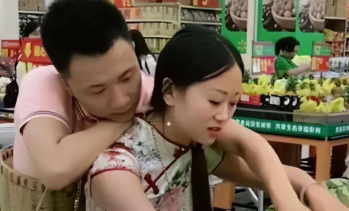 曾经走红的"连体夫妇",无腿丈夫另寻新欢,独臂阿娇一人带女儿_生活