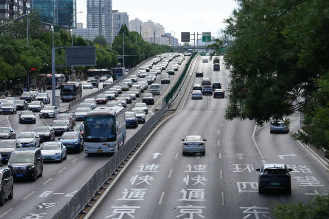 鬧劇結束,浦東機場恢復網約車接單,乘客知道自己需要