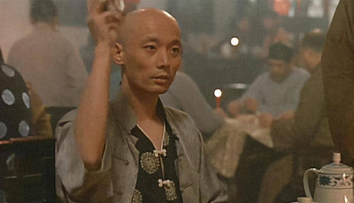 重读《活着》,坚韧地"活着"才是中国人的性格底色_福贵_苦难_因为