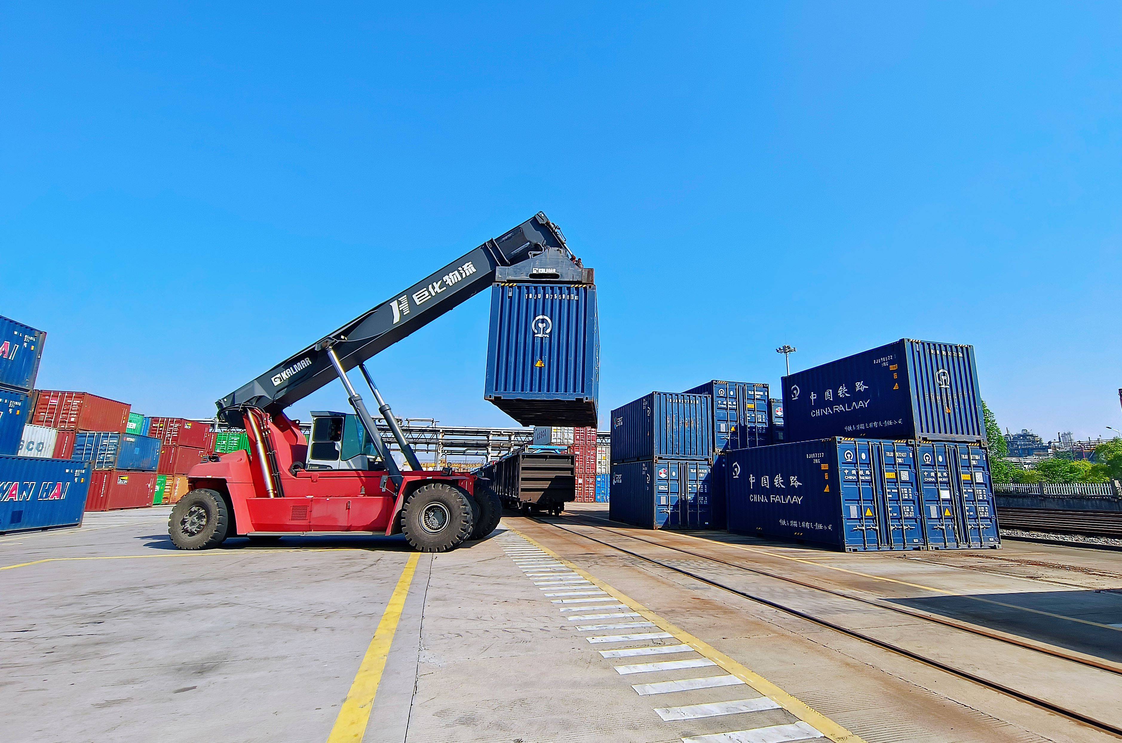 浙江巨化物流有限公司:1月底集装箱吞吐量为2588箱