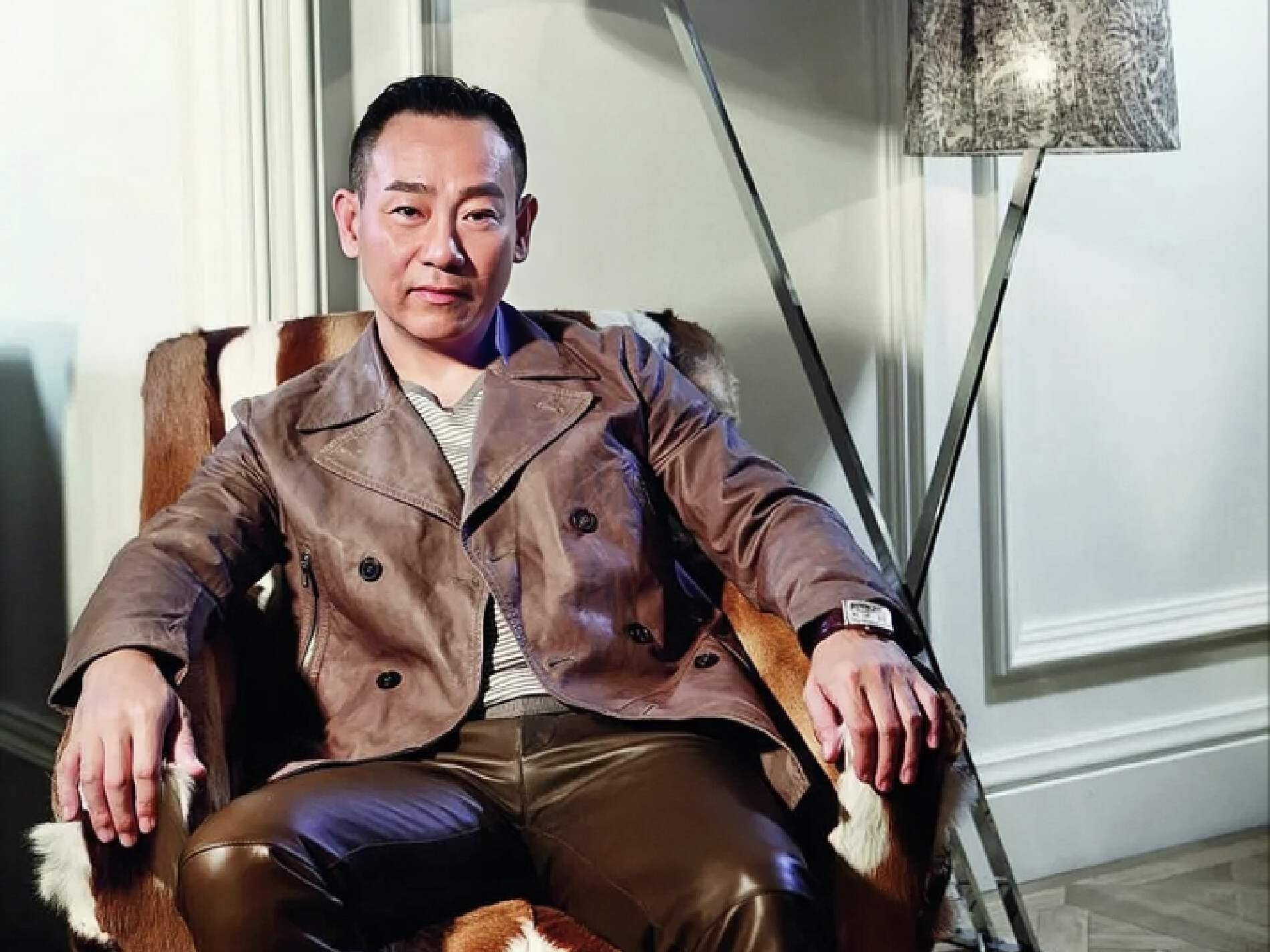 香港知名男星被曝与恋爱15年同性男友结婚,本人辟谣:假的_林保怡_成为