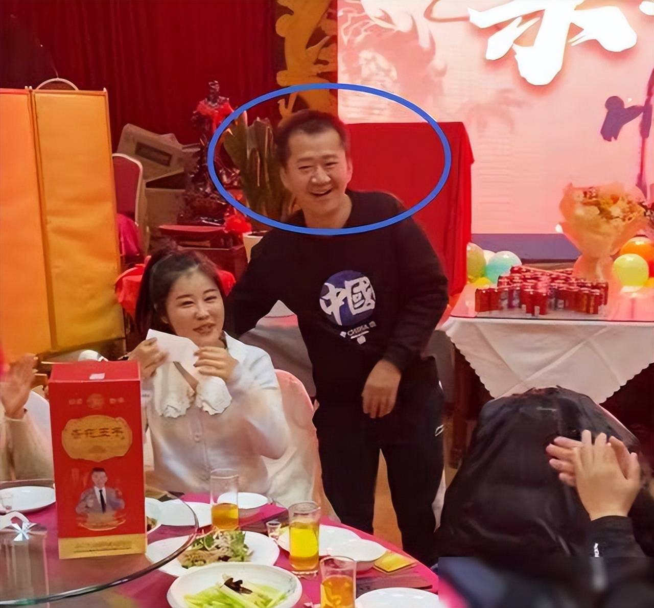 草根演员李嘉明:曾被拖欠片酬,如今靠直播带货咸鱼翻身_生活_故事