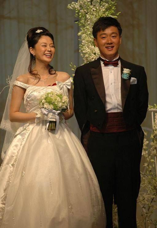 佟大为:"凤凰男"娶富家女,结婚15年0绯闻,把妻子关悦