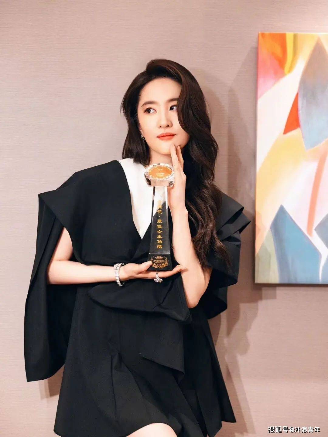 李易峰金晨隐婚?刘亦菲两副嘴脸?_宋轶_白敬亭_网友