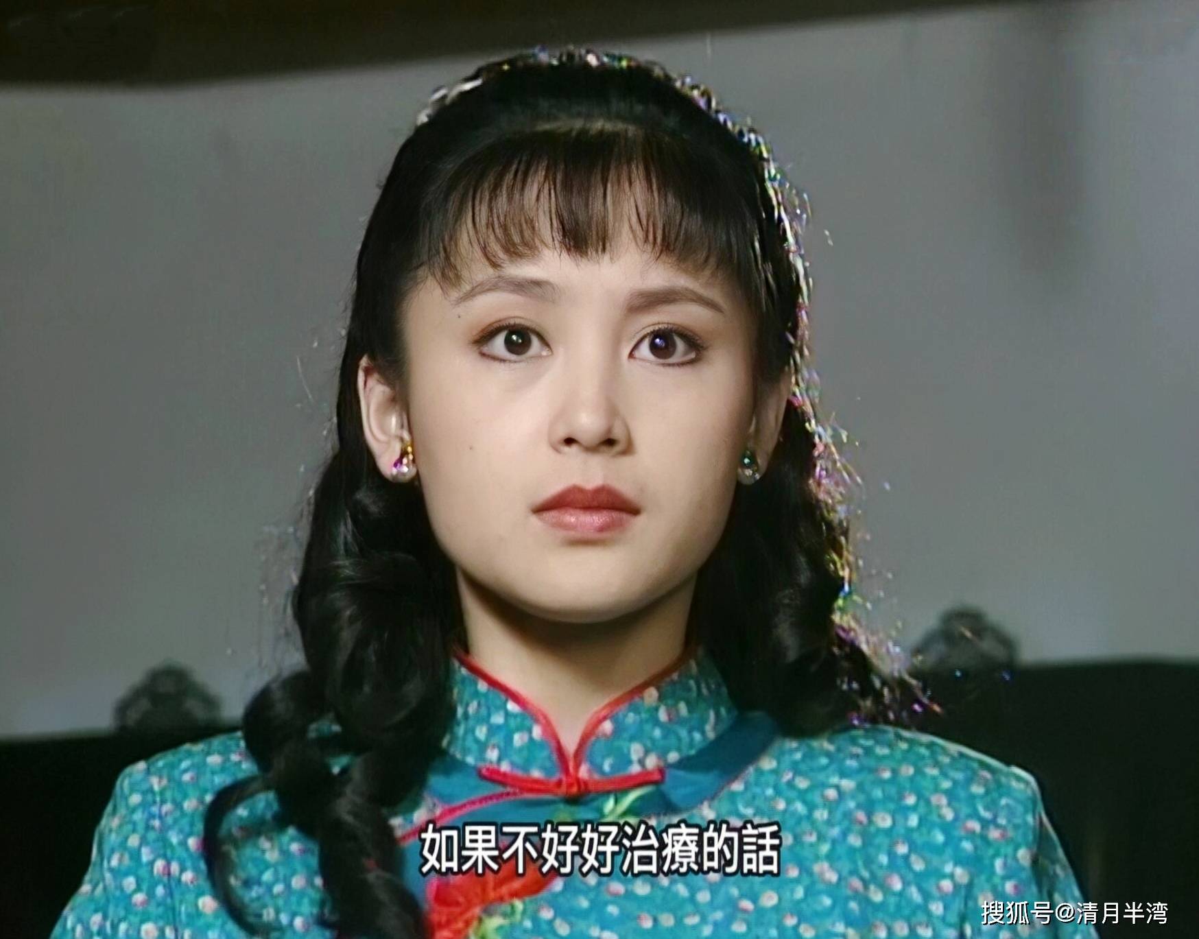靠着这份光润玉颜,1993年,陈红被琼瑶看中,给了她《梅花三弄之水云间