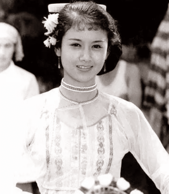 杨丽萍年轻时候有多美?看完这些照片,惊艳了时光!_气质_舞台_舞蹈