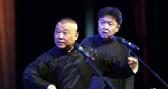 由于当时没有钱,所以德云社根本就留不住人.郭德纲的搭档也就经常换.