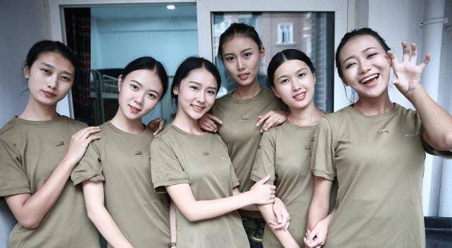 首先,中华女子学院就如其名,女子占据绝对多数.