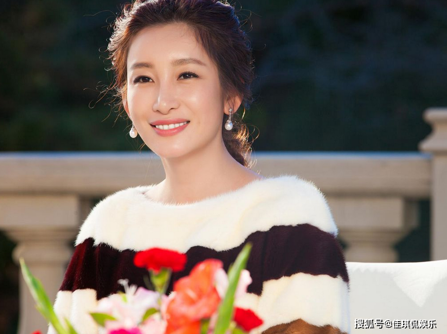 《狗剩快跑》中反差极大的女演员,戏里灰头土脸,戏外