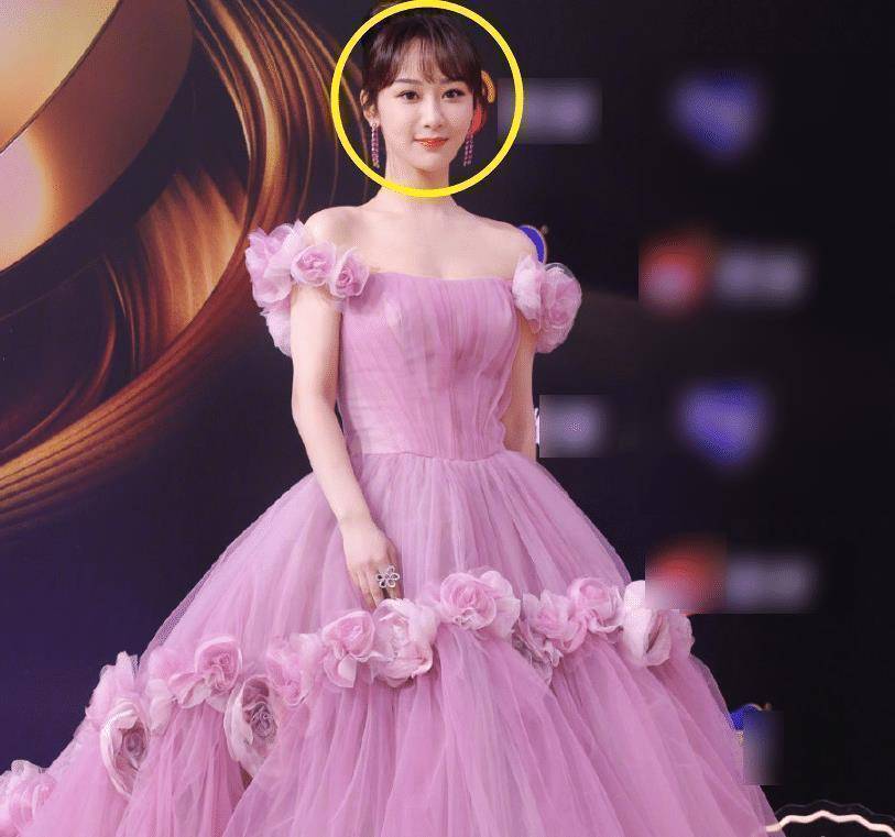 微博之夜女星生图:关晓彤倪妮周冬雨撞衫,杨紫鞠婧祎却成赢家