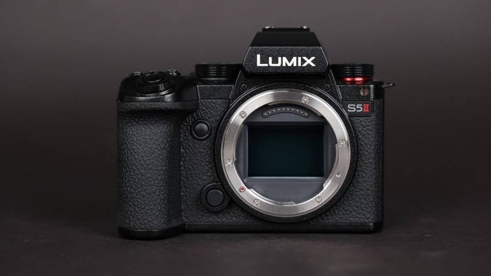 松下s5m2,综合性能强劲的全画幅微单相机