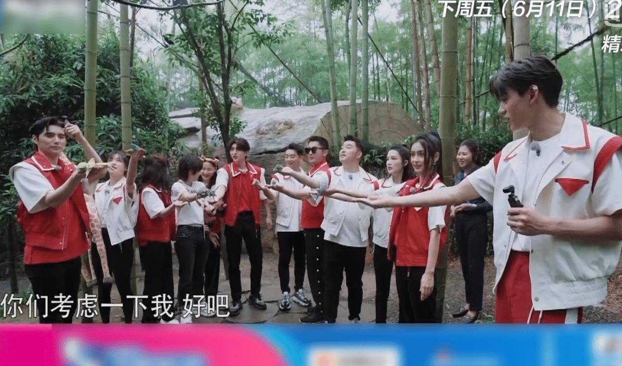 请来四大女神同台,我却在意蔡徐坤的挑染发色_节目_周笔畅_谭松韵