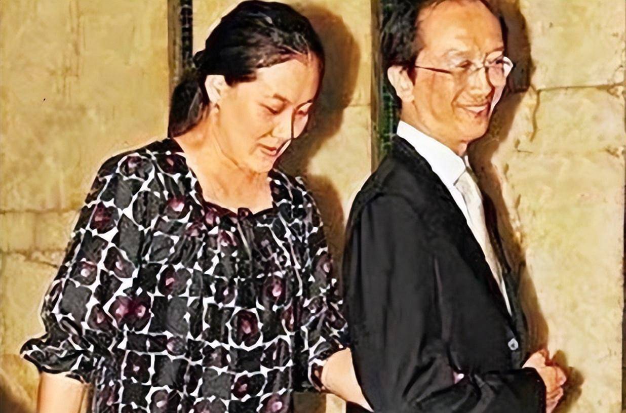 伏明霞:跳水冠军变全职太太,嫁大26岁二婚富豪,坚称是
