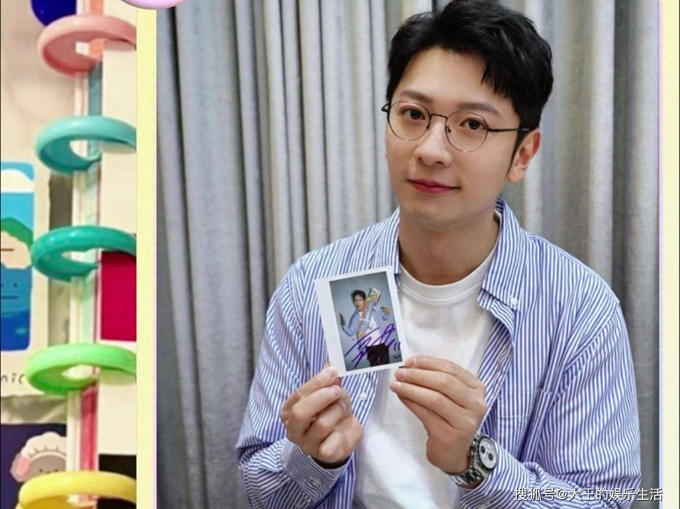 2005年,刚出道21岁的高钧贤,参选了首届香港先生选举夺得"香港先生"