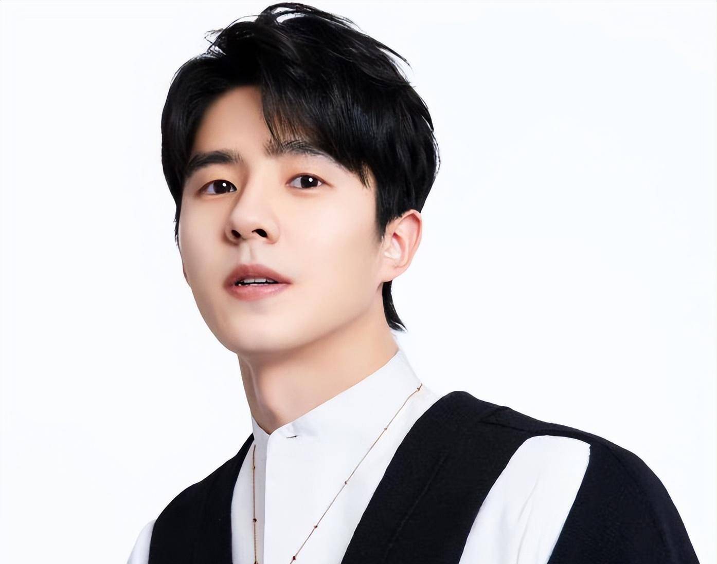 而且很显小,年龄上面不是问题,但对于刘昊然来说,这个年龄结婚是不是