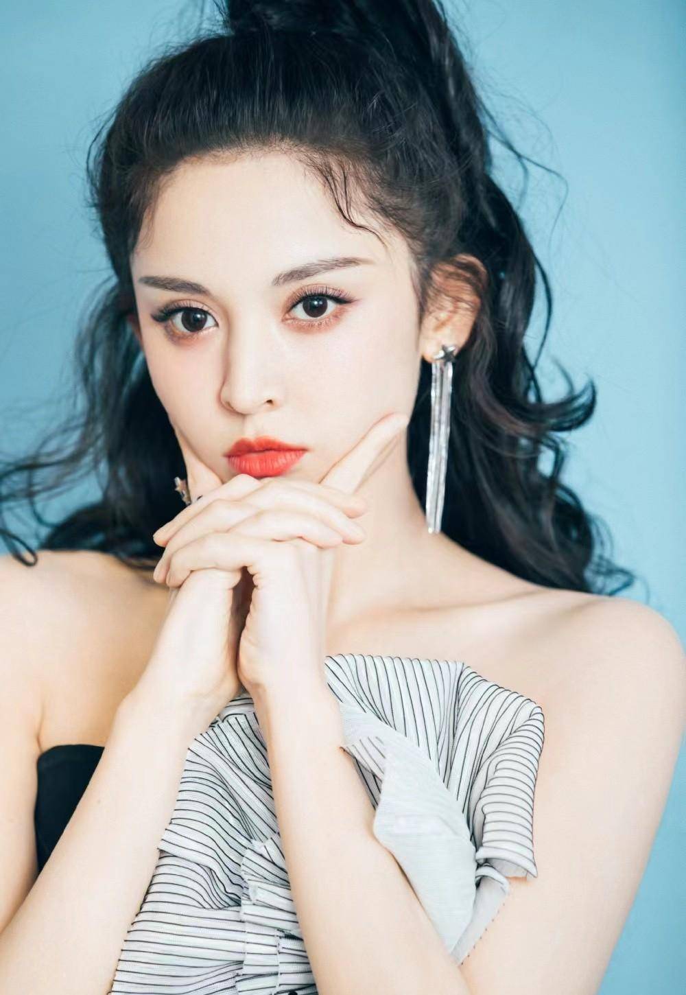 新疆异域时尚女星大比拼,各个貌美如花,谁说成名一定要靠颜值?